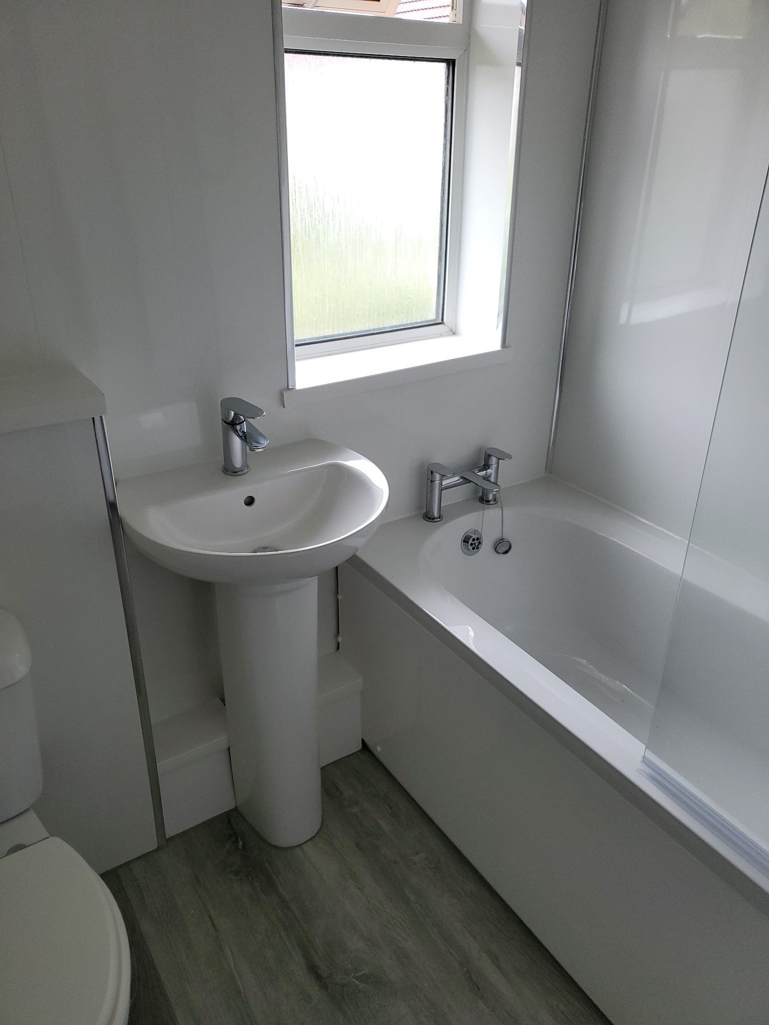 Clean shared bathroom in Beeston